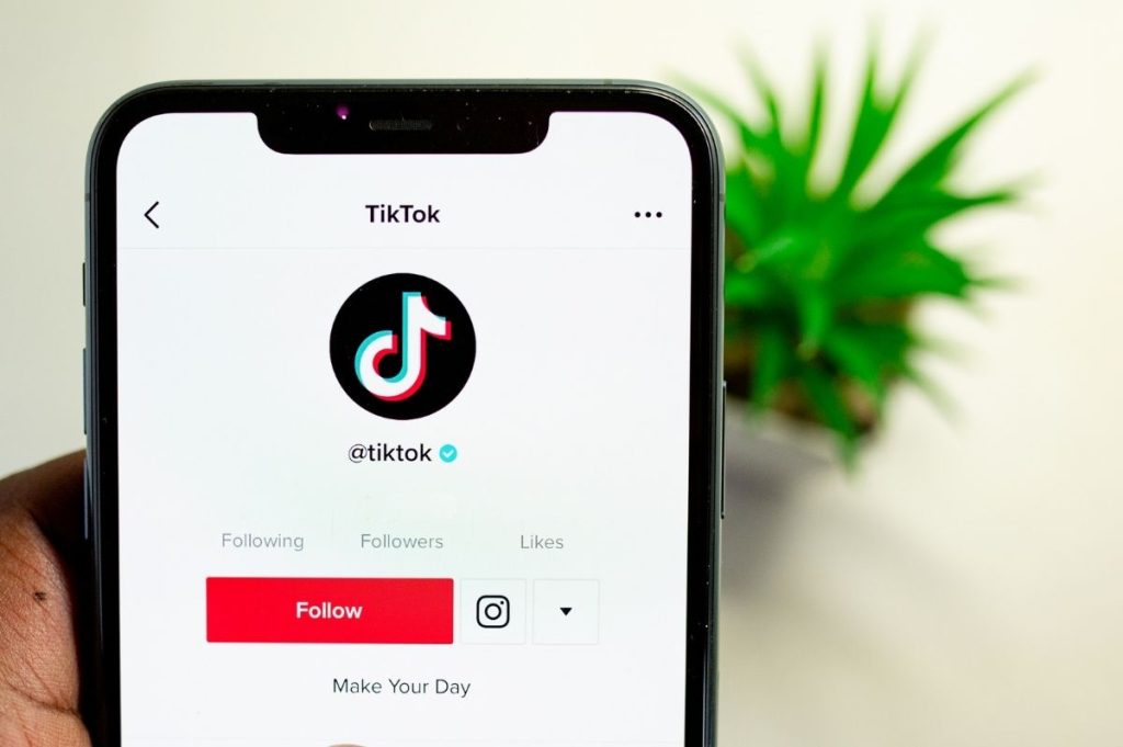 TikTok xu hướng: TikTok là một xu hướng đang được yêu thích trên toàn thế giới với những video vô cùng thú vị và sáng tạo. Hãy truy cập vào ứng dụng TikTok để khám phá và tham gia vào thế giới này ngay hôm nay. 