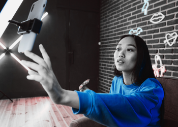 An influencer photo on Instagram with AI-generated Shop the Look tags attached to clothing